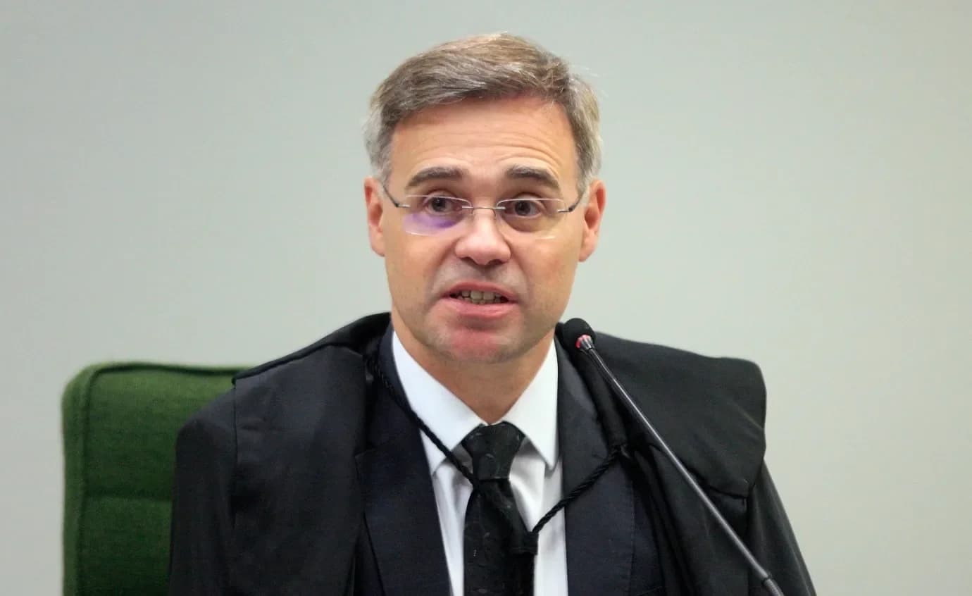 Mendonça se opõe a acesso à íntegra do celular de Vorcaro por ministros do STF