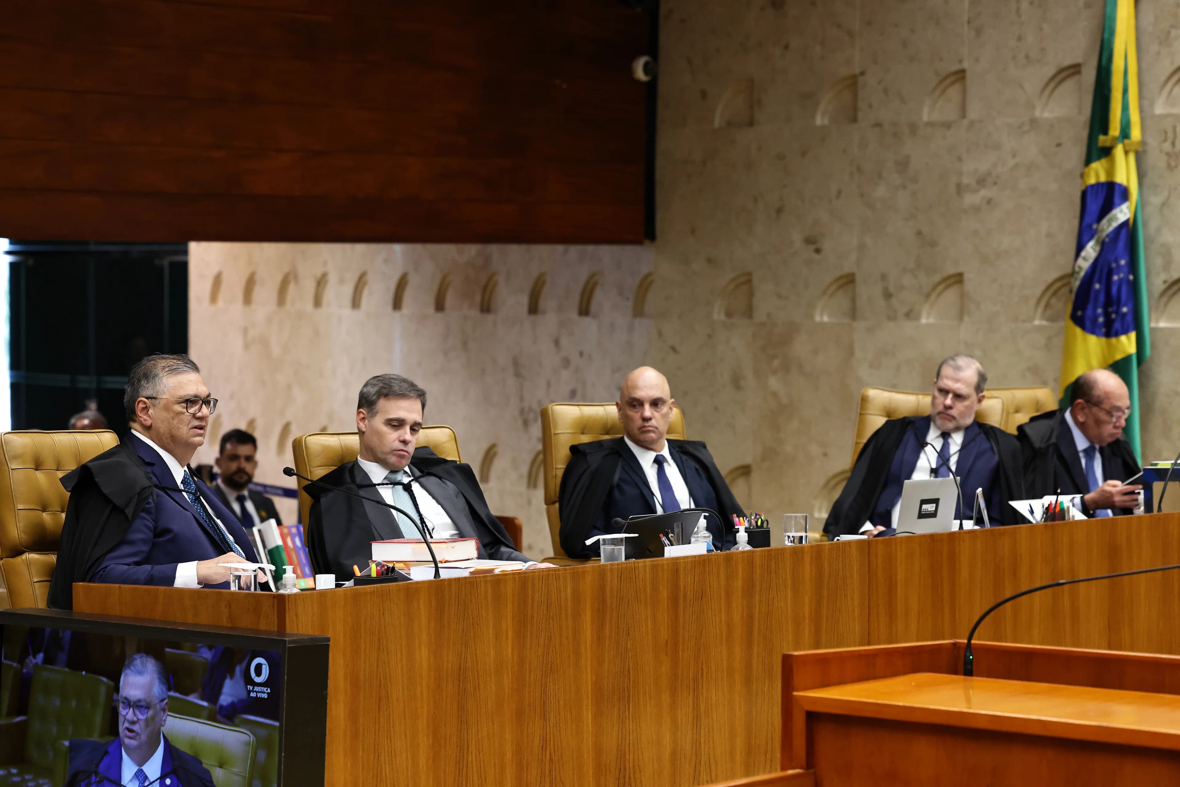 Divisão no STF: Julgamento conjunto de casos envolvendo ministros é defendido por Moraes, Dino e Zanin